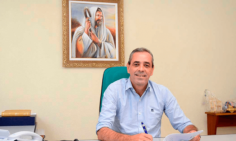 Professor Rodolfo no gabinete