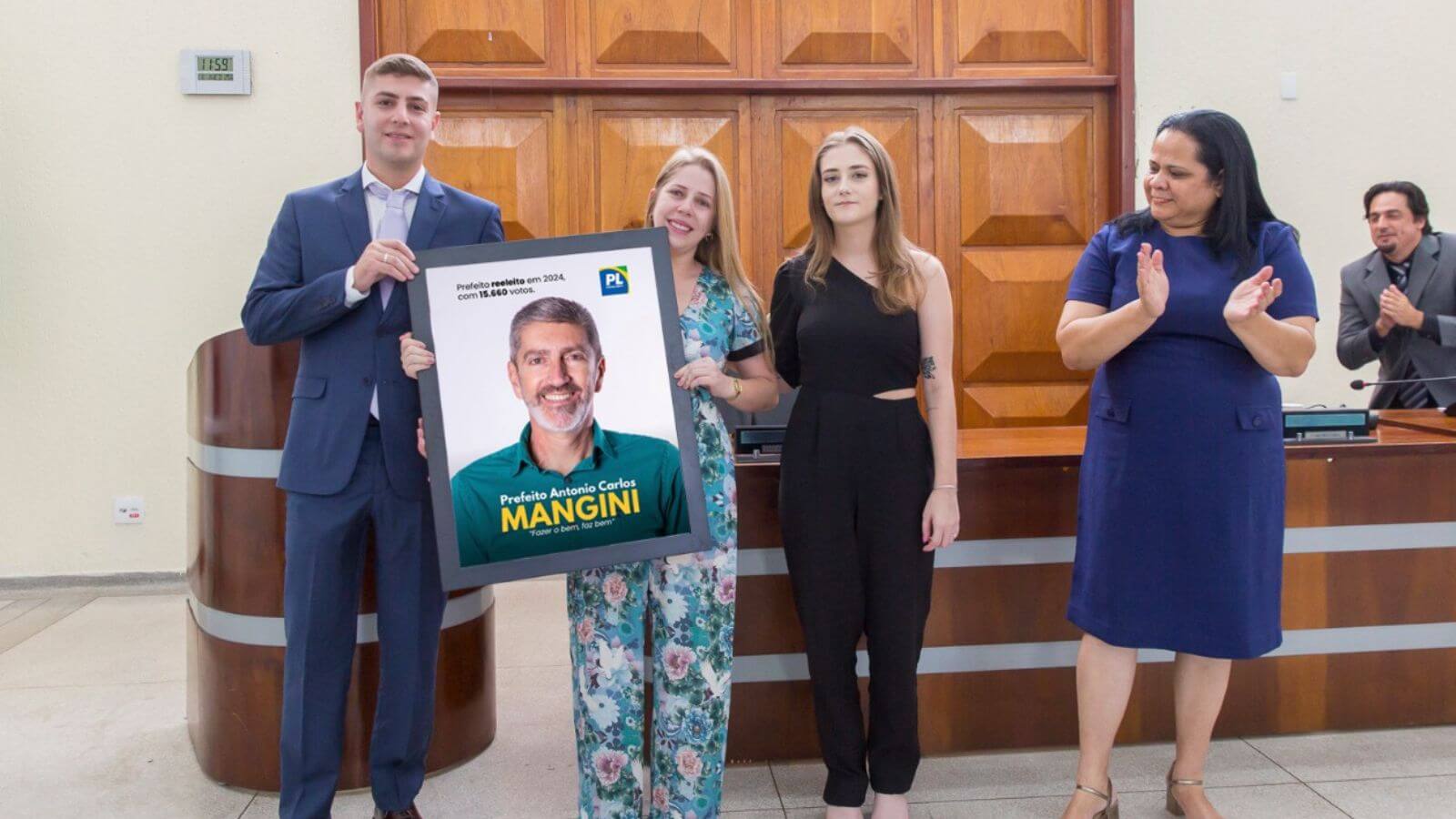 Professora Noemi Bernardes toma posse como prefeita de Cabreúva