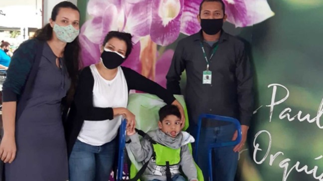 Professora e mãe do pequeno Vitor, que tem paralisia cerebral, e representante do Coopercica