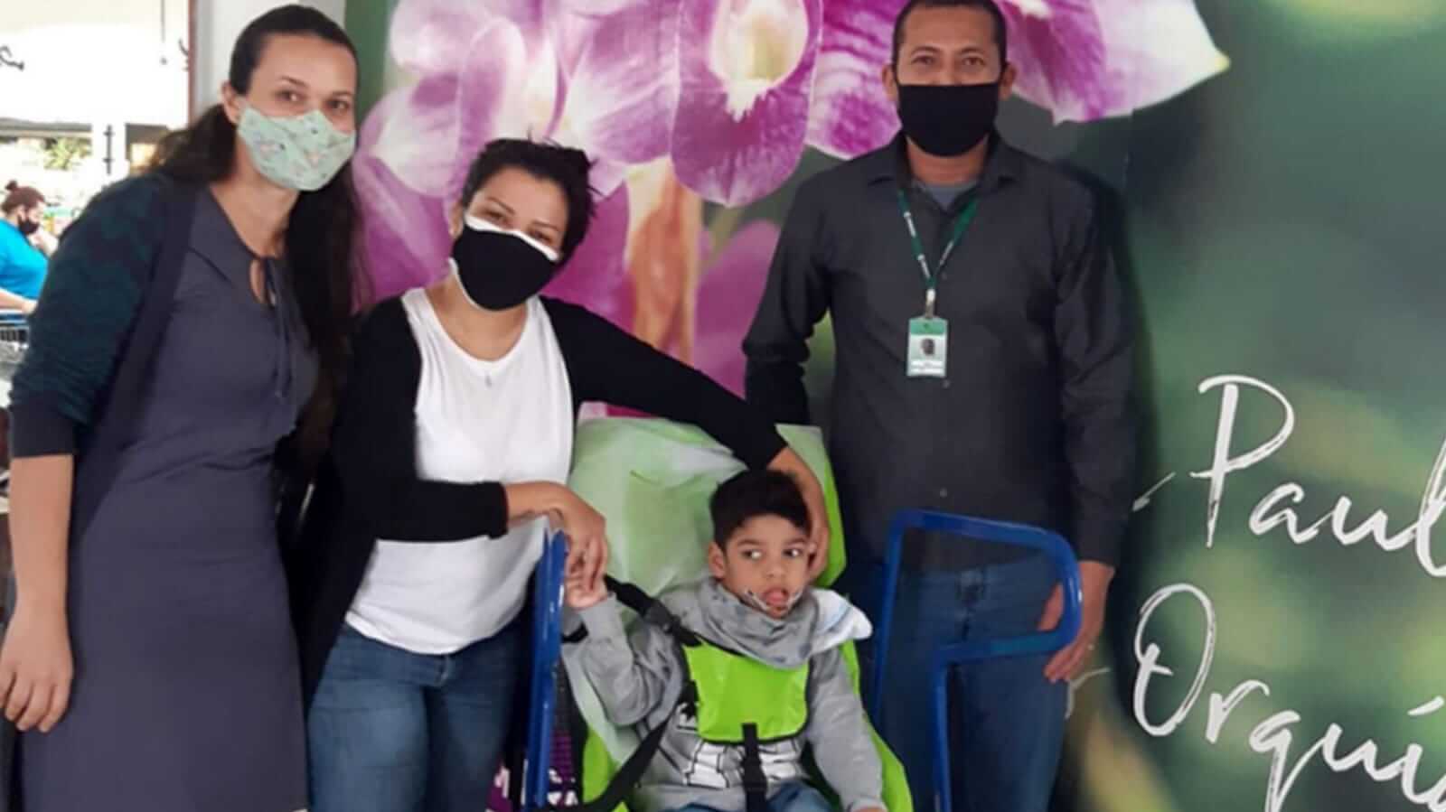 Professora e mãe do pequeno Vitor, que tem paralisia cerebral, e representante do Coopercica