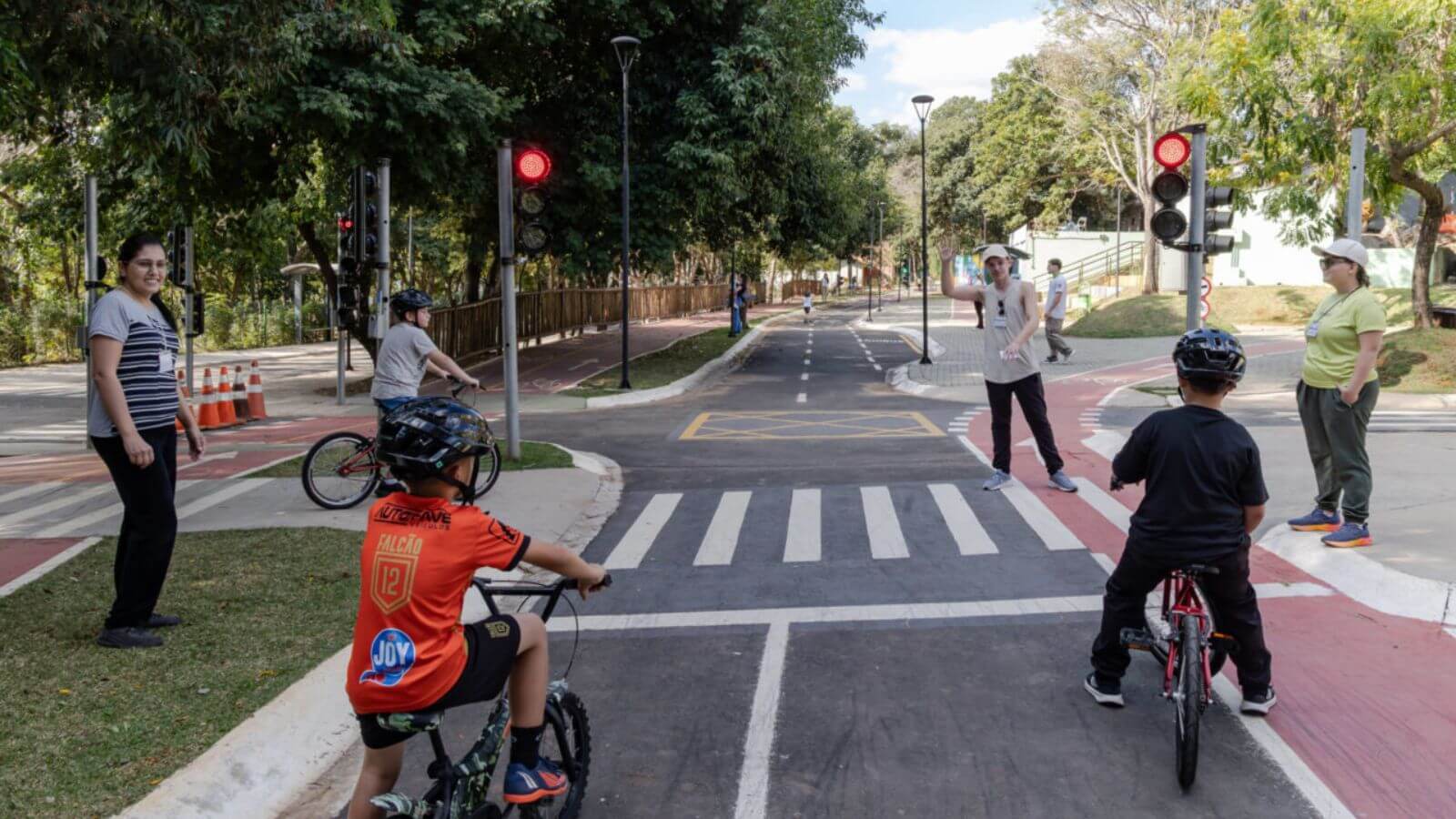 Professores recém-chegados de Jundiaí participam de formações durante as férias