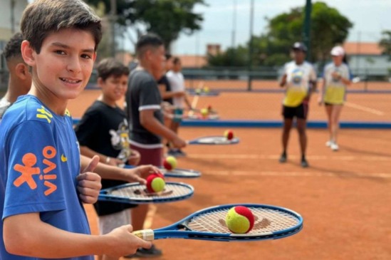 Projeto 'Tênis no Bolão' tem início com 100 vagas para alunos de escolas públicas