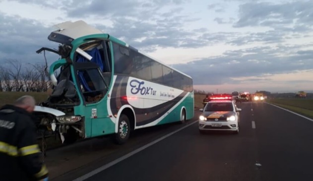 Acidente com ônibus de turismo deixa cinco em estado grave na Anhanguera
