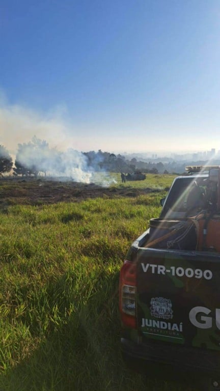 Queimada atinge área de 2 hectares em Jundiaí
