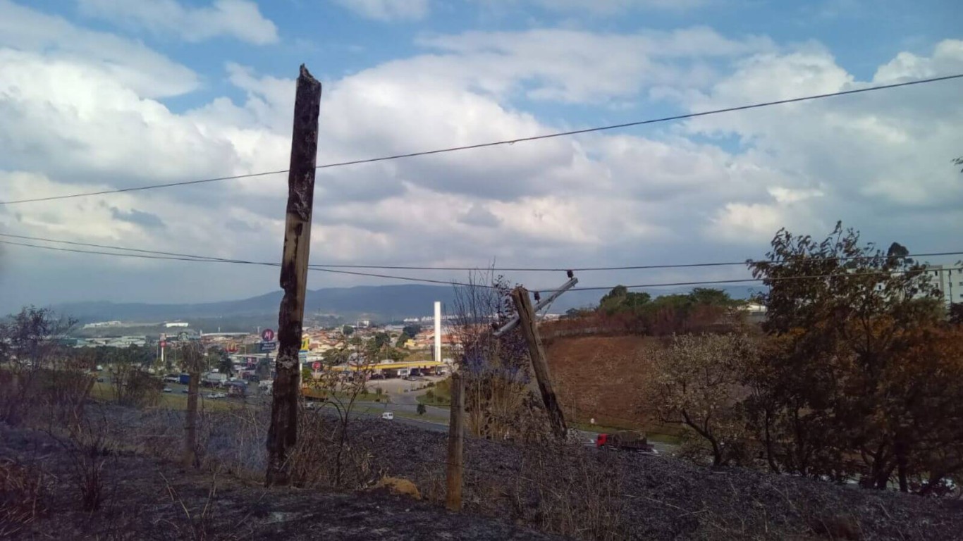Na região de Jundiaí, foram registradas 30 interrupções no fornecimento de energia causadas por queimadas