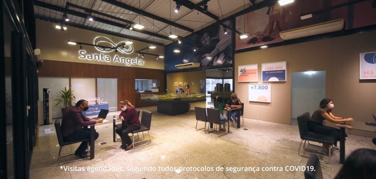 Consultores da Santa Angela com clientes