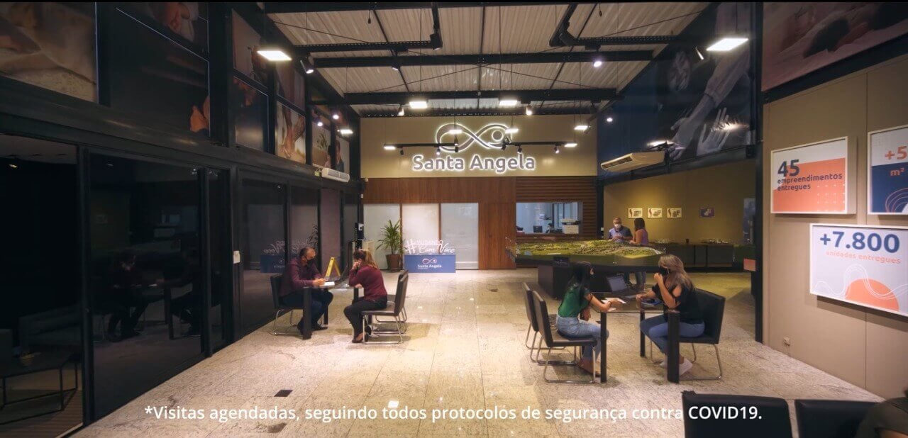 Consultores da Santa Angela com clientes