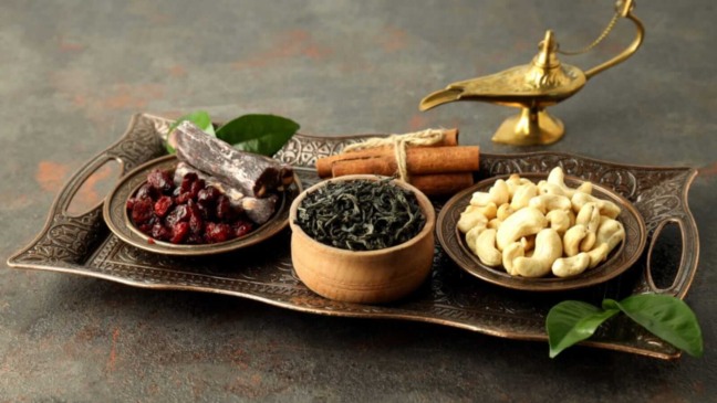 Bandeja com comidas típicas