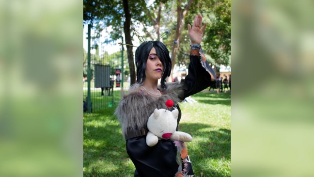 Raquel Andrello em cosplay de Lulu, do jogo Final Fantasy