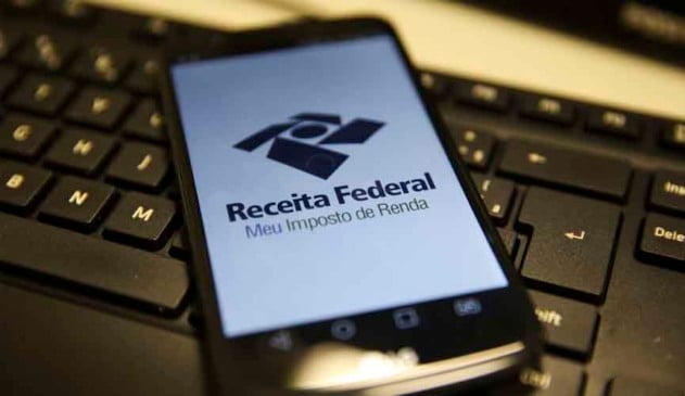 Aplicativo da Receita Federal em celular