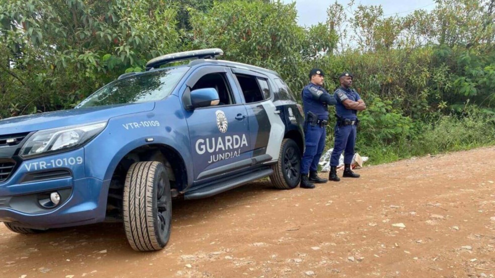 Carro e guardas da GMJ