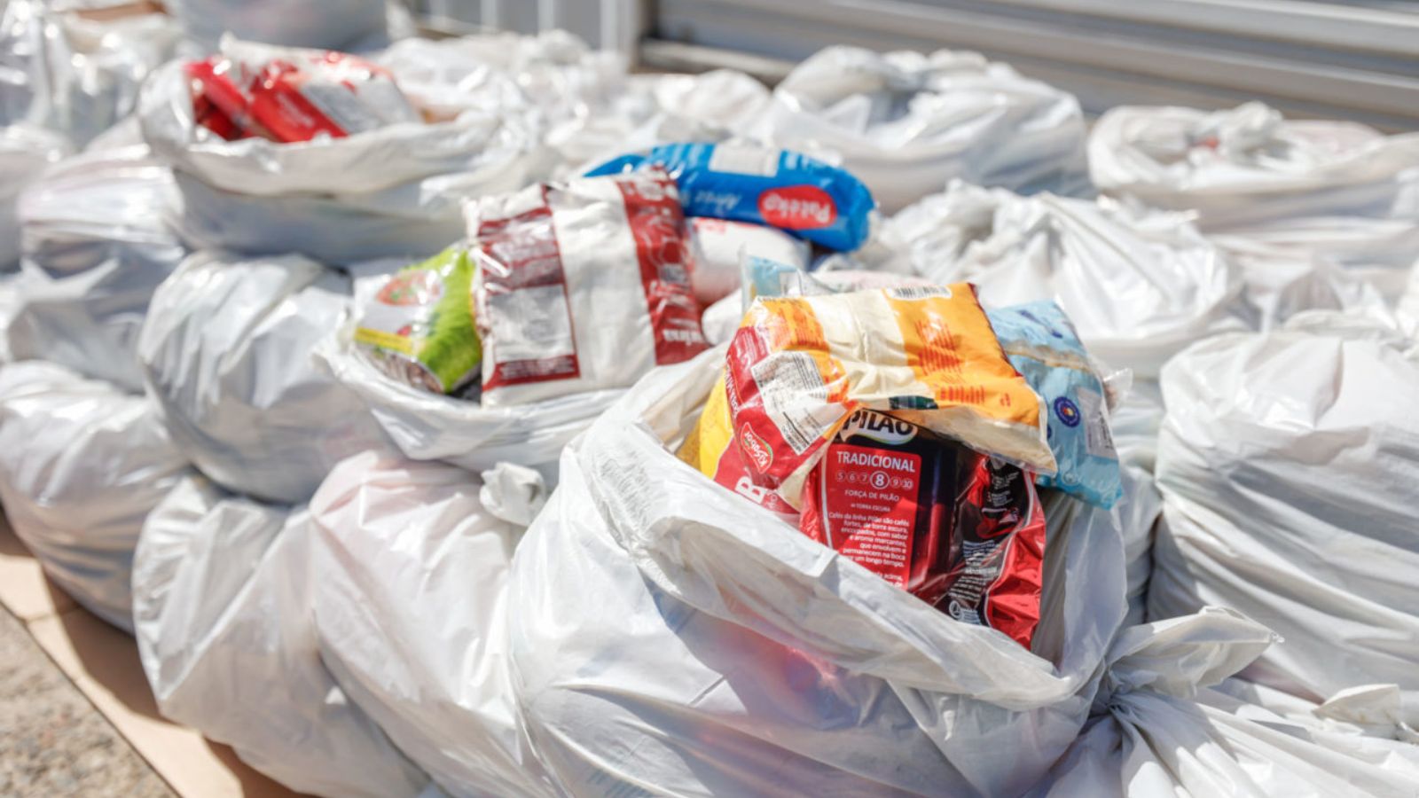 Reder Circus doa alimentos para jundiaí