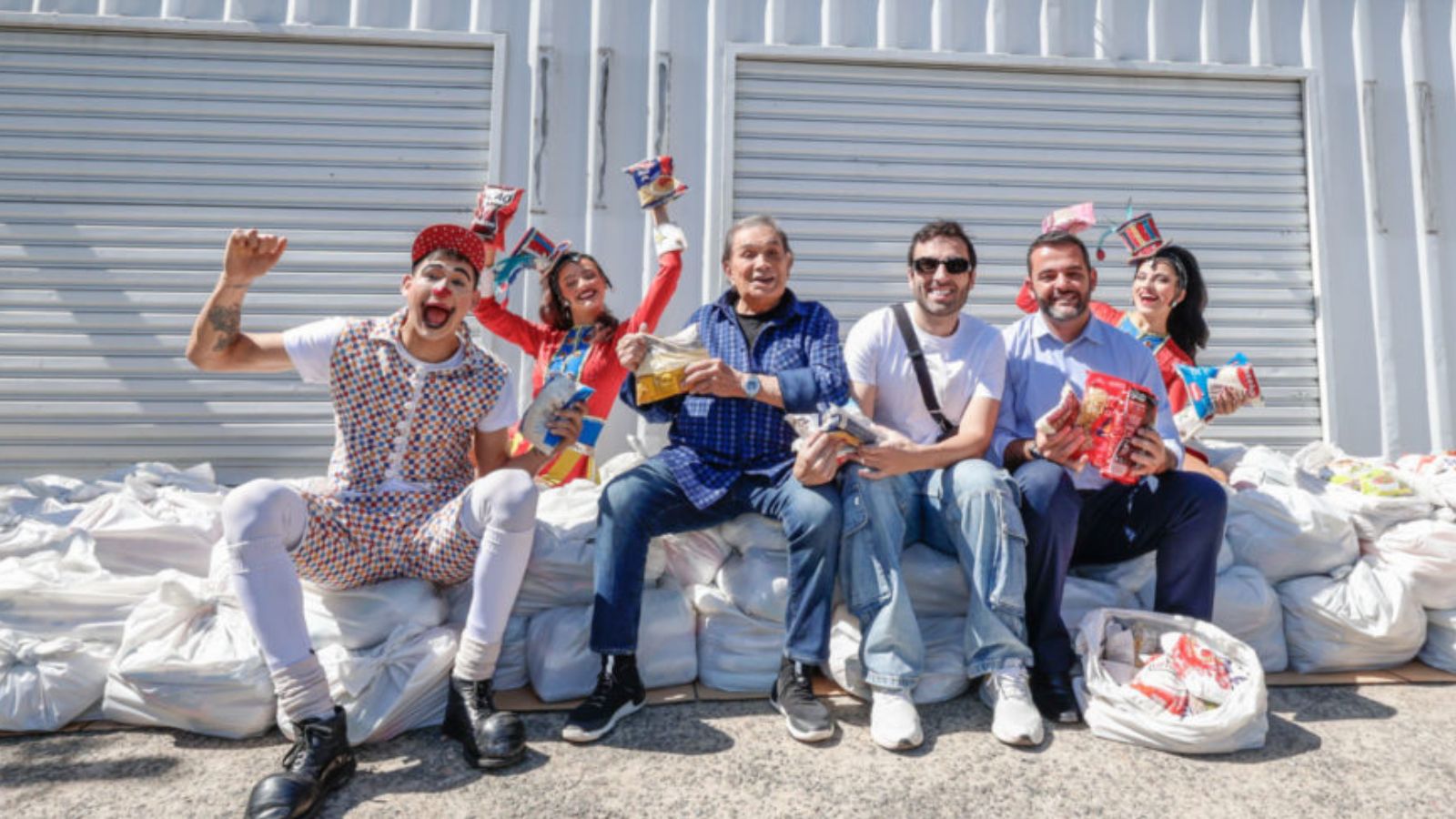 Reder Circus doa alimentos para jundiaí