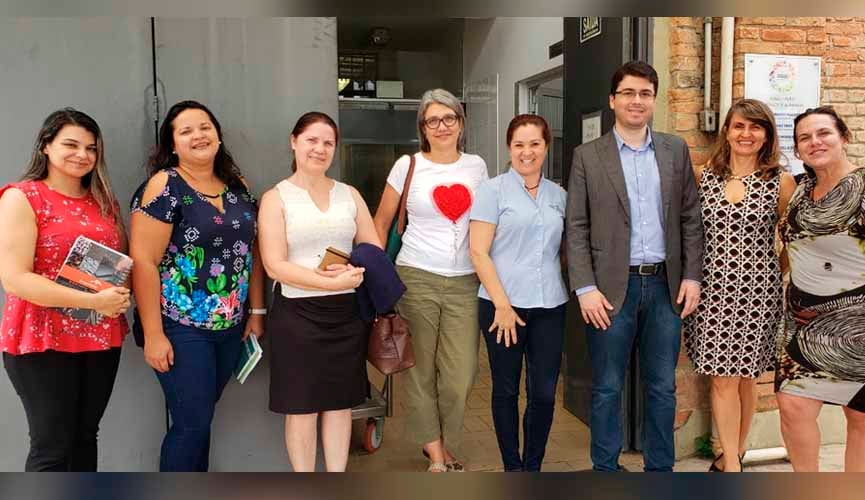 integrantes do banco de alimentos de jundiaí e da prefeitura de cajamar em foto