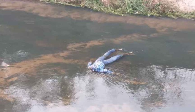 Resgate e policiais se mobilizam para resgatar manequim com roupa em rio de Jundiaí