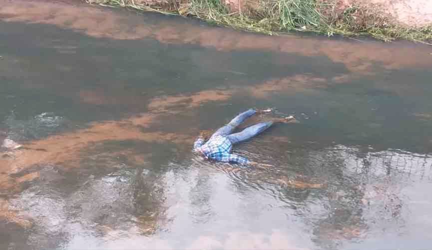 Resgate e policiais se mobilizam para resgatar manequim com roupa em rio de Jundiaí