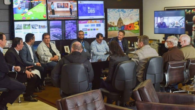 Gestores recebem moradores do Loteamento Chácara São Jorge (Foto: Prefeitura de Jundiaí)