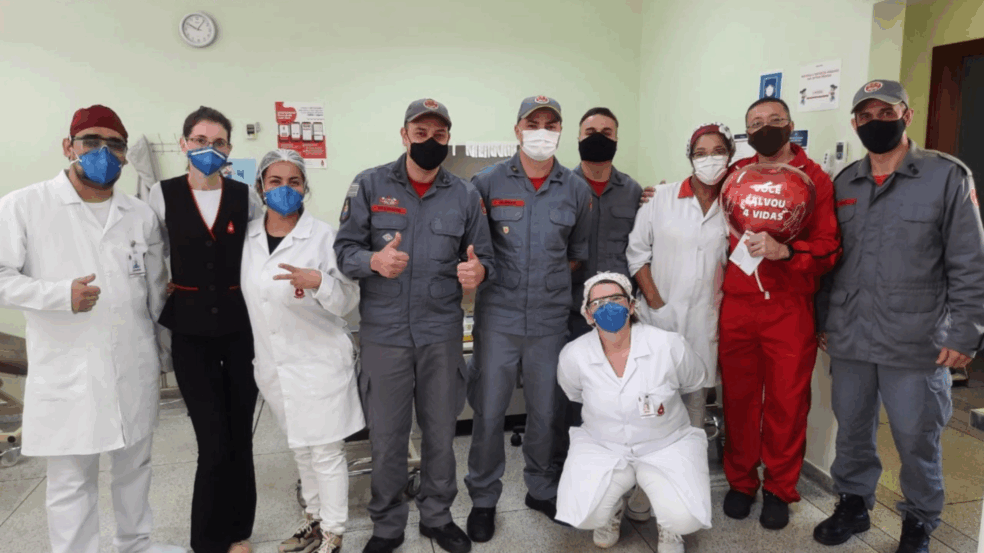 Bombeiros de Jundiaí dão exemplo e doam sangue para ajudar a Colsan