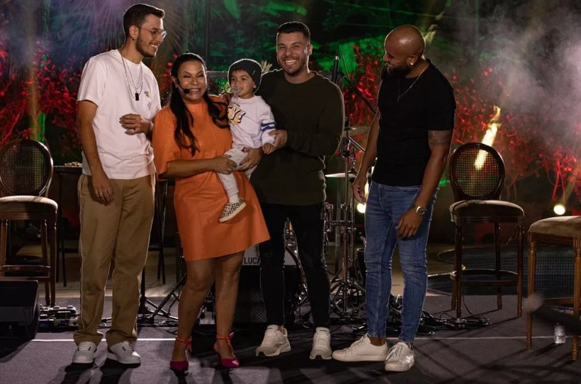 Ruth-Dias-com-neto-filho-e-mais