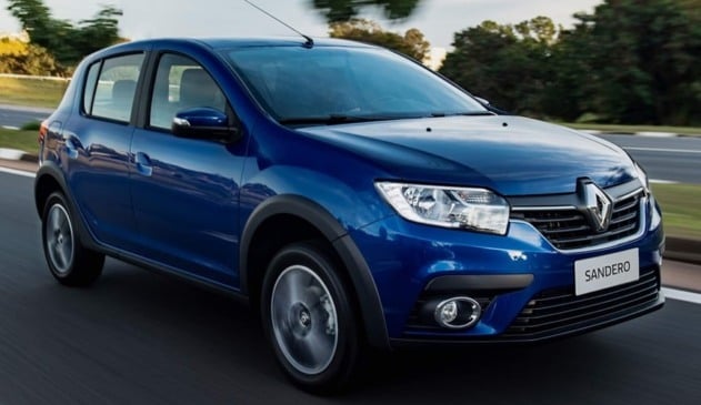 Foto de carro azul em pista