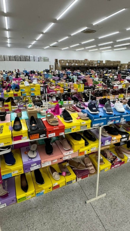 Sapatos no saldão do Latraviata, em Jundiaí