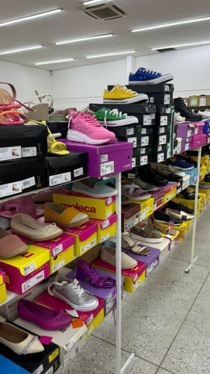 Sapatos no saldão do Latraviata, em Jundiaí