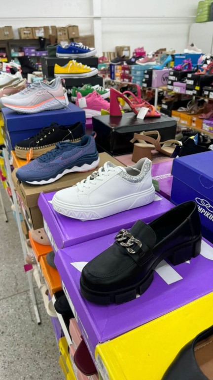 Sapatos no saldão do Latraviata, em Jundiaí