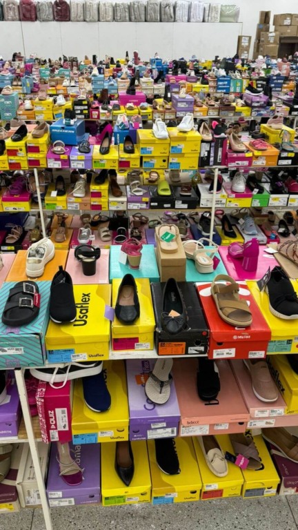 Sapatos no saldão do Latraviata, em Jundiaí