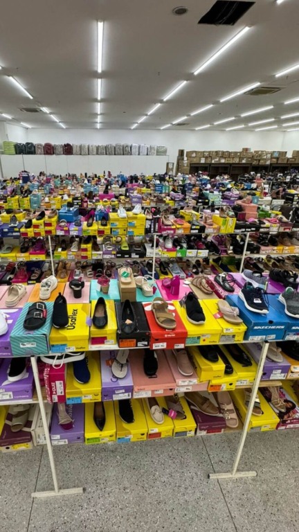 Sapatos no saldão do Latraviata, em Jundiaí