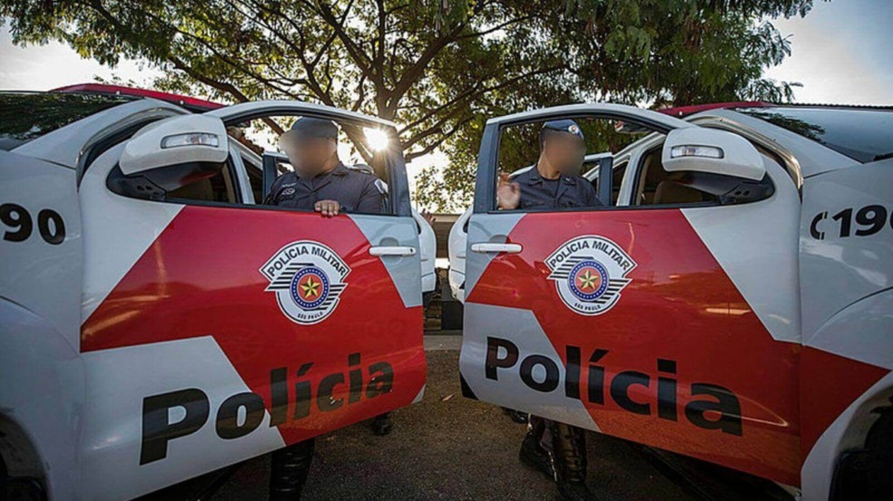 Carros da Polícia Militar, que foram acionados para prender as jovens acusadas de furto em Jundiaí