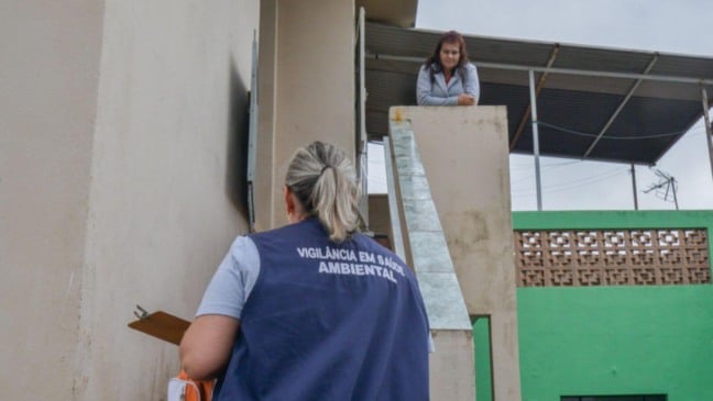 Saúde de Jundiaí visitam imóveis na Vila Rami em operação contra Aedes aegypti