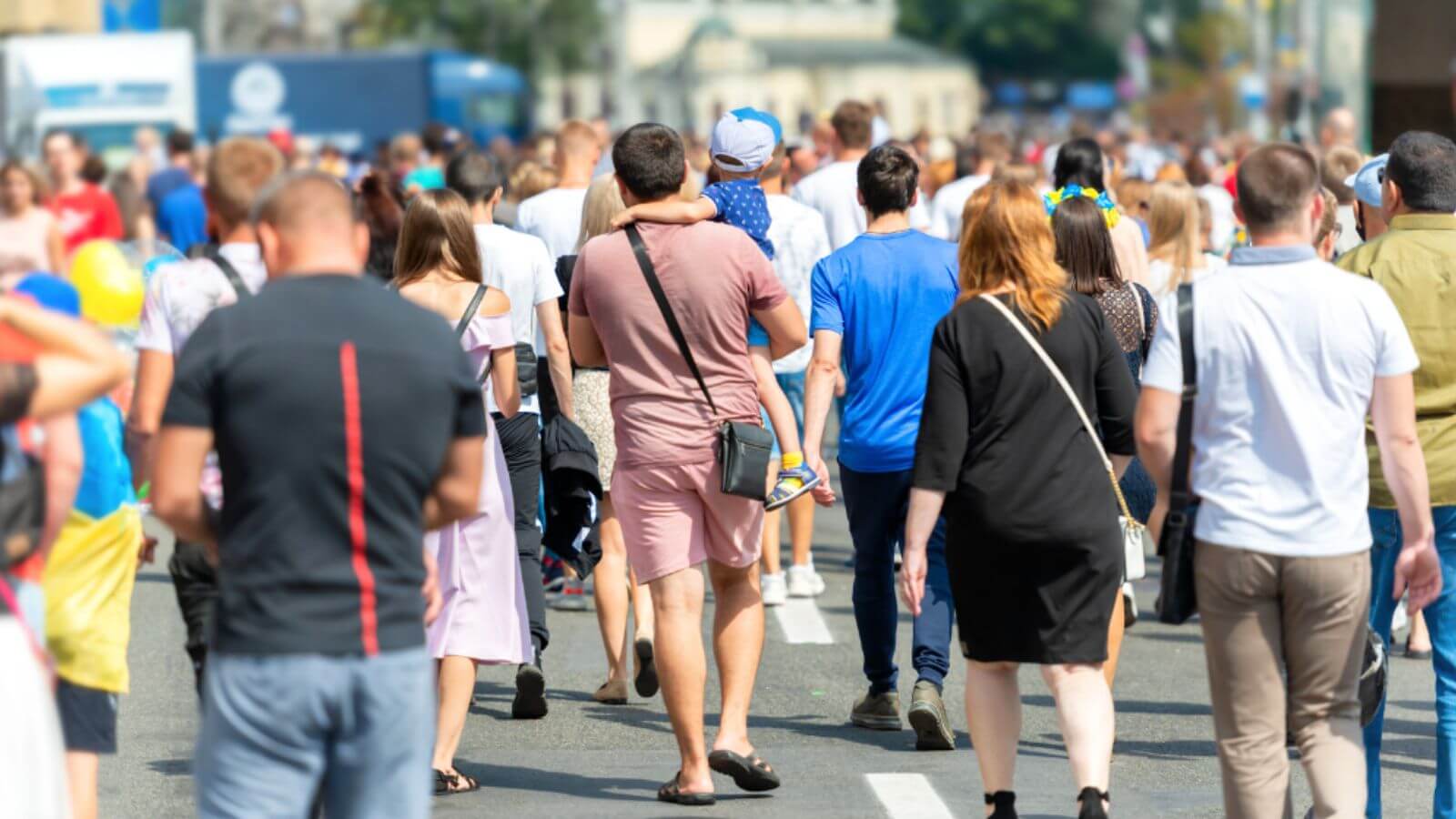 Segundo o IBGE, nessa data, o Brasil deverá atingir um total de 220.425.299 habitantes. A partir de 2042, a tendência é de queda populacional