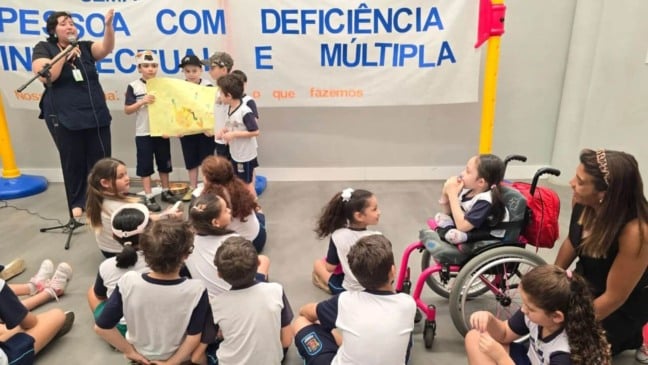 Crianças da rede municipal, que foram convidadas pela APAE Jundiaí