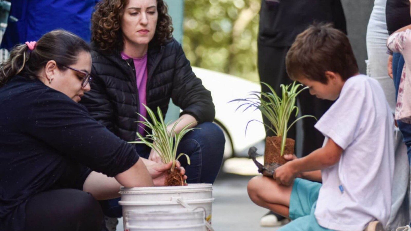 Semana do Brincar crianças criam kokedamas em equipamentos de saúde de Jundiaí