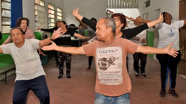 Em 2019, prática alguns exercícios de ioga já eram implementados em grupos de atividades do NASF, da Atenção Básica de Jundiaí (Foto: Prefeitura de Jundiaí)