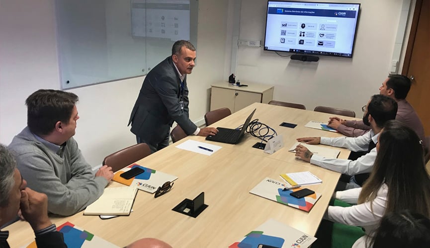 Sistema de Inteligência gera economia de 115 mil folhas de papel na Prefeitura