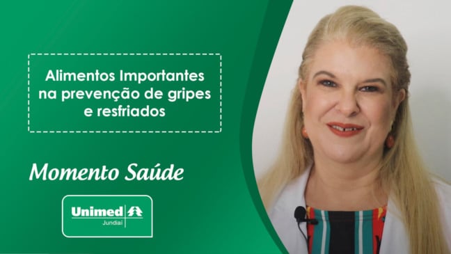 Thumb de vídeo da Unimed com médica em fundo verde