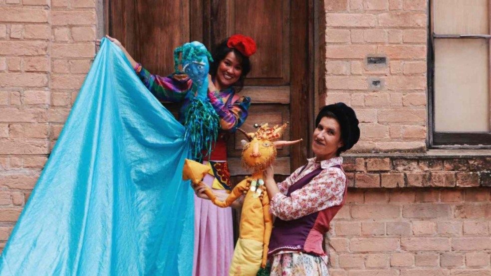 Duda Ohoe e Maria Clara Teixeira apresentam teatro de animação (Foto: Prefeitura de Jundiaí)