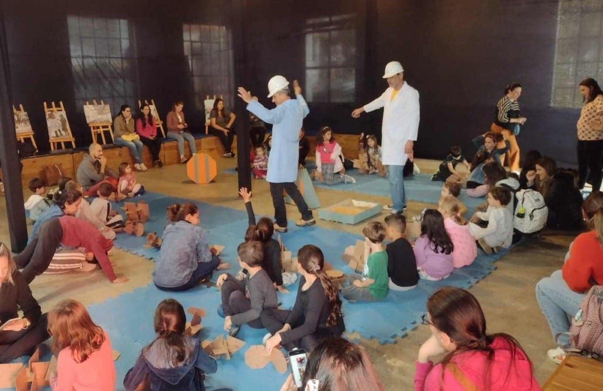 Férias na Fábrica das Infâncias Japy com "Tékhton e as formas do Universo", com Ulisses Vertuan e Angelo Simonetti