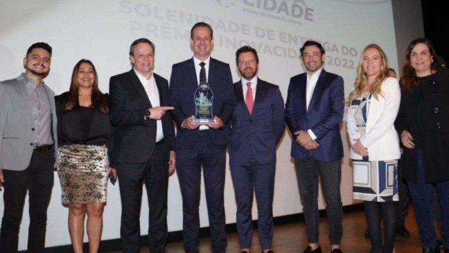 Gestores e diretores responsáveis pela implantação do modelo receberam prêmio, em São Paulo (Foto: Prefeitura de Jundiaí)