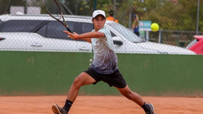 Tenista do TIME-Jundiaí, Enzo Tafarelo Vargas