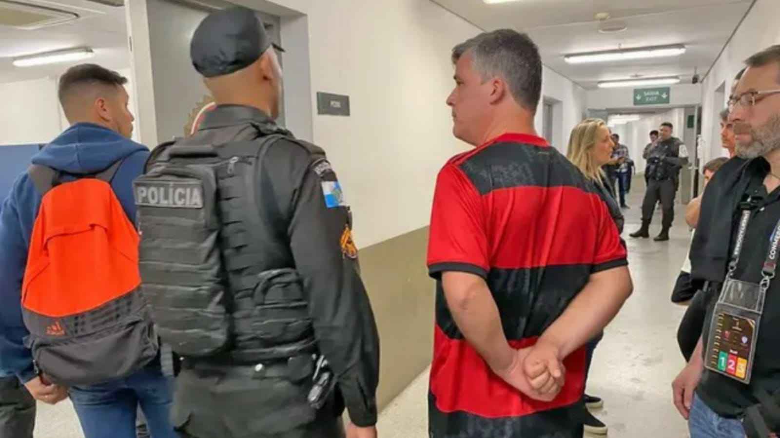 Torcedor-do-Flamengo-é-levado-ao-Jecrim-após-cometer-assédiocompressed