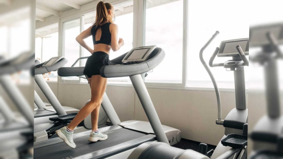 Mulher na esteira Mulher na esteira