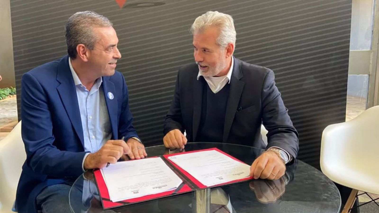 Prefeito de Várzea assina convênio