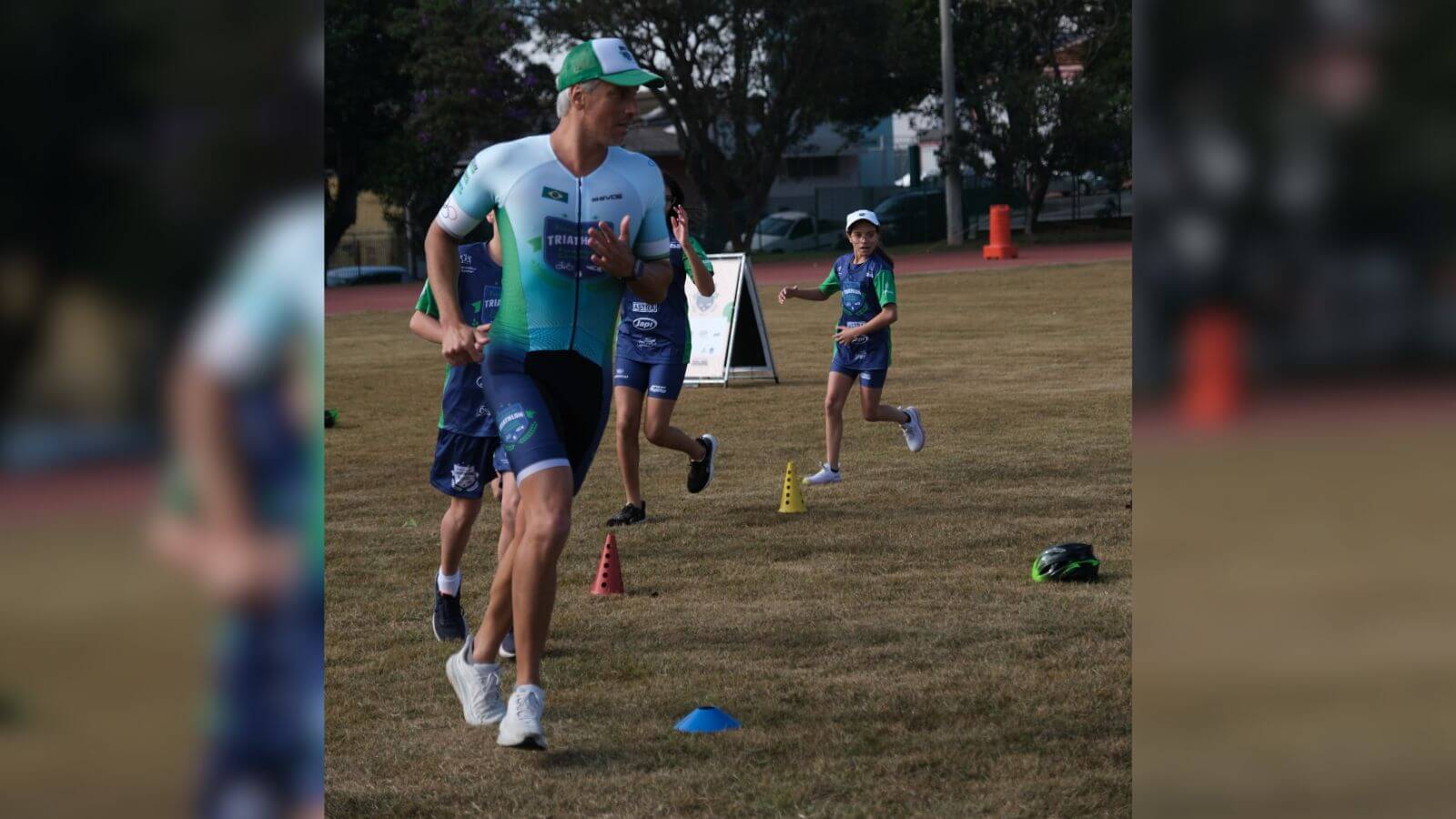 Triatleta olímpico Juraci Moreira visita Escolinha de Triathlon em Jundiaí