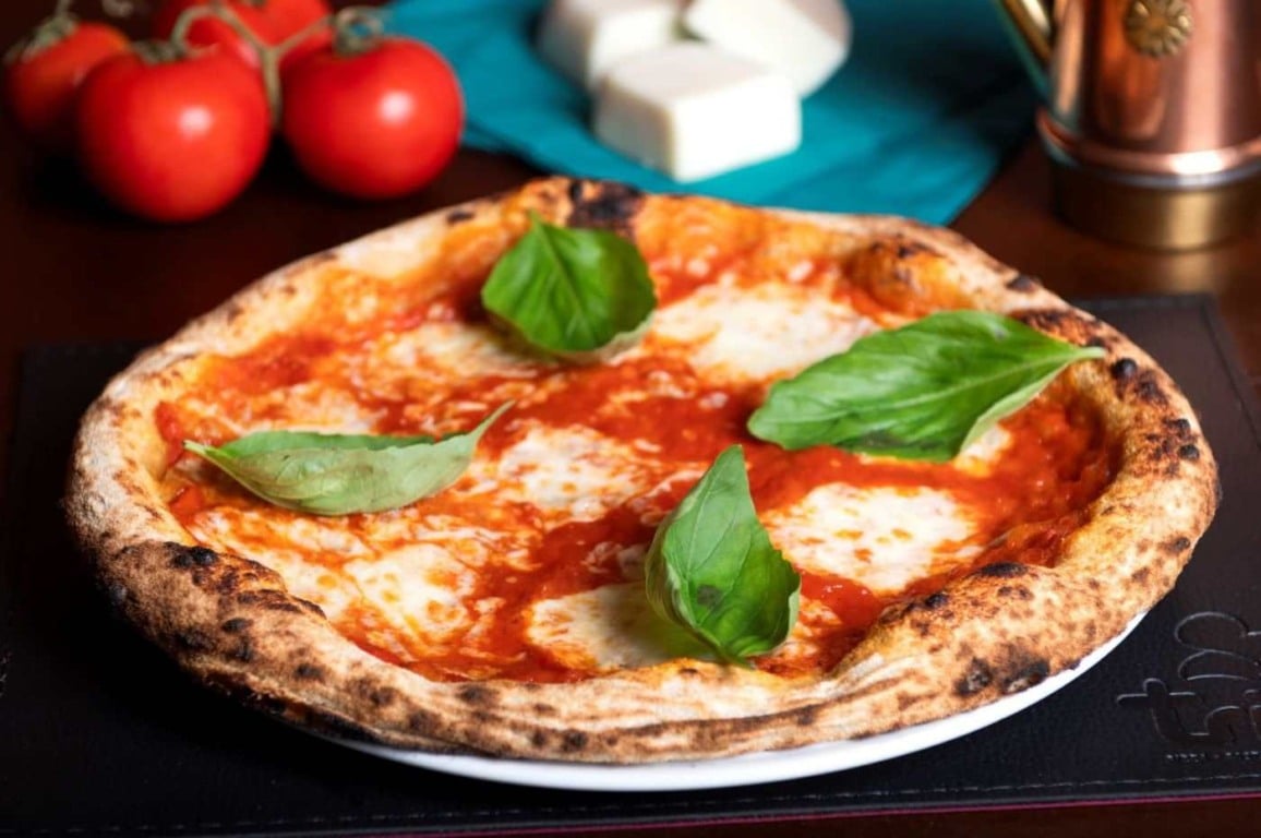 Tradicional pizza de margherita, da pizzaria Trio Tradicional pizza de margherita, da pizzaria Trio