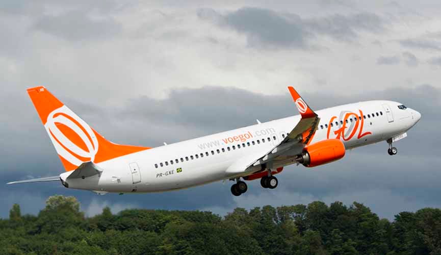 Turbina de avião da Gol pega fogo durante a decolagem no Ceará