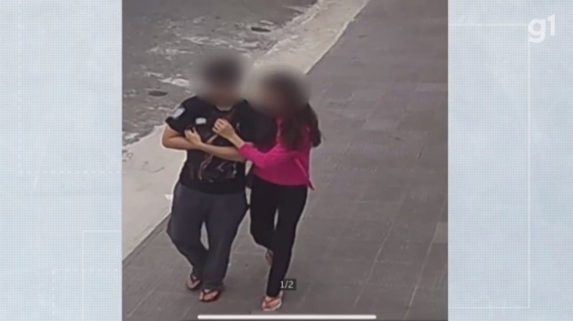 Casal com gato no colo