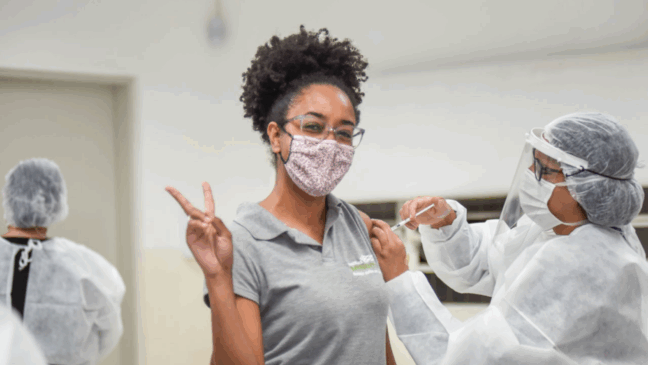 Jundiaí recebe 6 mil doses de vacina contra a Covid-19 e abre agenda para 20 e 21 anos