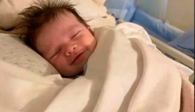 Última foto de bebê com mãe que morreu no parto é emocionante